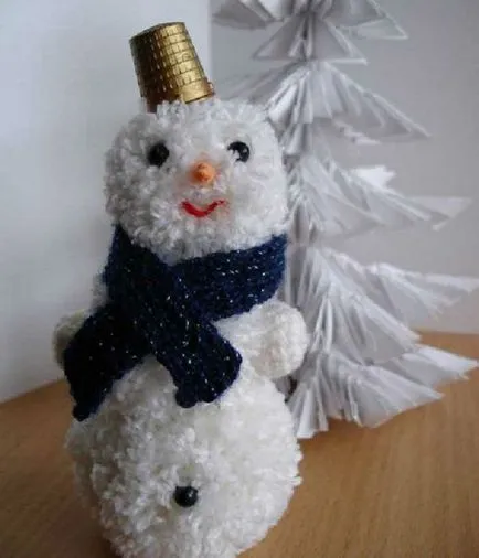 Hogyan kell varrni a játék a pompon fonal kezük (fotó) (karton papír) Hogyan kell varrni a játék a pompon fonal kezük (fotó)