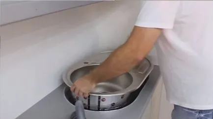 Hogyan kell telepíteni a mosogató a konyhában a kezüket, hogyan kell beállítani egy számlát mosogató (konyha) Hogyan kell telepíteni a mosogató a konyhában a kezüket, hogyan kell beállítani egy számlát mosogató