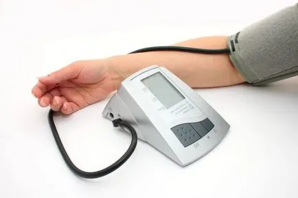 Hogyan válasszuk ki a vérnyomásmérő otthoni használatra - a mérőeszköz, amely a nyomás jobb (a (tonometer) Hogyan válasszuk ki a vérnyomásmérő otthoni használatra - a mérőeszköz, amely a nyomás jobb (a