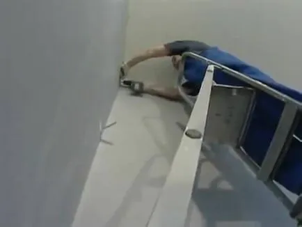 Hogyan, hogy összehangolják a szögek a falak kezüket Videó