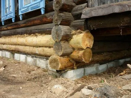 Hogyan cseréljük ki az alsó korona egy fából készült ház (House) Hogyan cseréljük ki az alsó korona egy fából készült ház