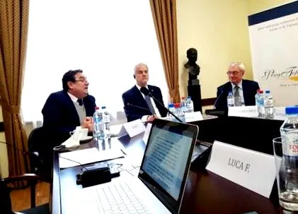 konferencián