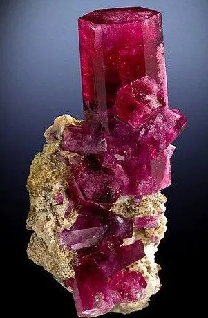 Kő berill, tulajdonságai, típusai és jellemzői (beryl stone) Kő berill, tulajdonságai, típusai és jellemzői