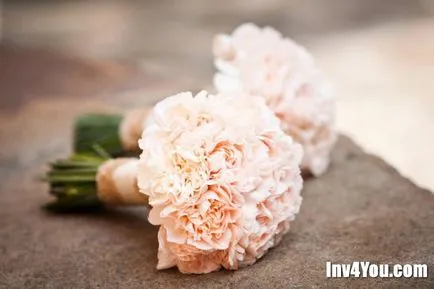 Készítmények esküvői csokrok pionokról, liliom, tulipán, liliom, orchidea, szegfű, brossok és