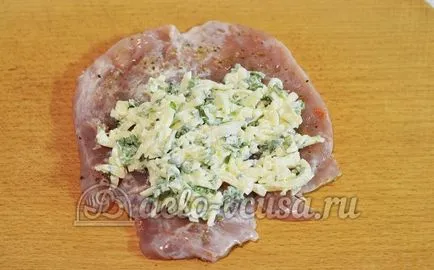 Csirke tekercs sajttal és fokhagymás recept egy fotó - egy lépésről lépésre főzés csirke tekercs sajttal (tekercs) Csirke tekercs sajttal és fokhagymás recept egy fotó - egy lépésről lépésre főzés csirke tekercs sajttal