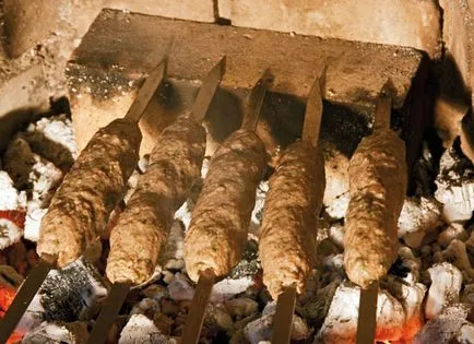 Kebab a grill otthon receptek képekkel (Lula kebab a grill) Kebab a grill otthon receptek fotókkal