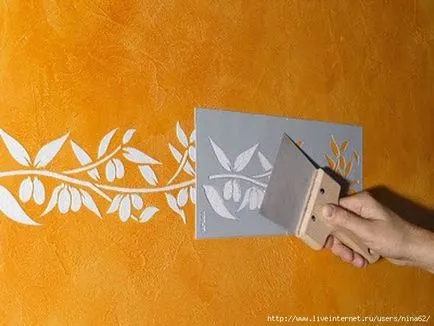 Volumetrikus stencil falak és a mennyezet a kezét