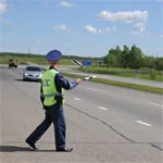 Megáll járműforgalom rendőrök