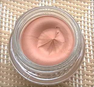 Basis alatt szemhéjfesték, mint alkalmazott, áttekintést Avon, Viven Sabo, Essen és Meri Key