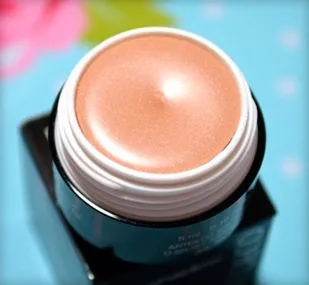 Basis alatt szemhéjfesték, mint alkalmazott, áttekintést Avon, Viven Sabo, Essen és Meri Key