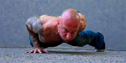 Push-up egyrészt a padlón - Sportfelszerelés Videó