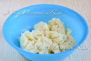 Pie gombával és burgonya a sütőben, egy lépésről lépésre recept fotók (gomba) Pie gombával és burgonyával a sütőben, a lépésről lépésre recept fotók
