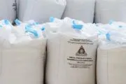 Fehérre meszelt falak mésszel, mint egy fajta az otthoni (fal) fehérre meszelt falak mész fajtát az otthoni