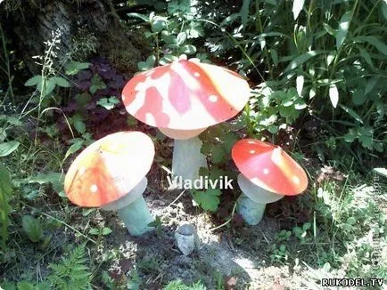 Mesterségek a kertben - légyölő galóca gomba - műanyag palackok, saját kezűleg - kézműves a kertben -