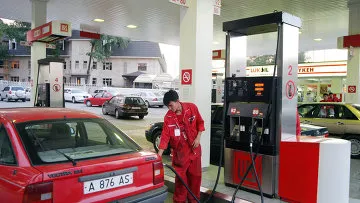 Work tartályhajó egy benzinkútnál