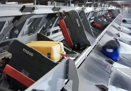 Way bőröndöt a regisztráció megszerzése érkezéskor (út) Way bőröndöt a regisztráció megszerzése érkezéskor