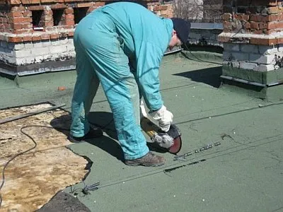 Javítása lágy nehéz tetőfedő tető, egy folyékony kaucsuk, a technológia