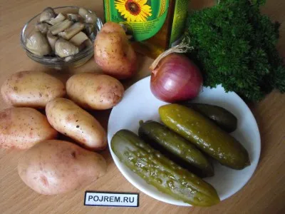 Saláta gombával, ecetes uborka, burgonya - lépésről lépésre recept, hogyan kell főzni fényképpel (pácolt) Saláta gombával, ecetes uborka, burgonya - lépésről lépésre recept, hogyan kell főzni fotókkal