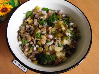 Saláta gombával, ecetes uborka, burgonya - lépésről lépésre recept, hogyan kell főzni fényképpel (uborka, burgonya) Saláta gombával, ecetes uborka, burgonya - lépésről lépésre recept, hogyan kell főzni fotókkal