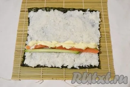Rolls lazac, uborka - egy recept fotó (uborka) Rolls lazac, uborka - egy recept egy fotó