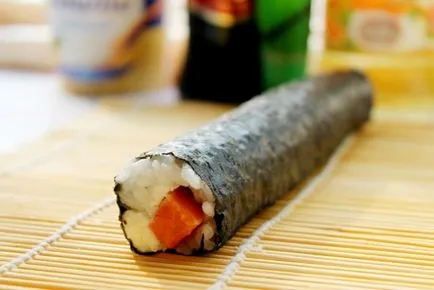 Rolls lazac otthon - recept fotókkal (tekercs) Rolls lazac otthon - recept fotókkal