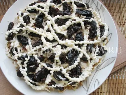 Rakott saláta csirkével és aszalt szilvával recept fotó, magic (puff) Rakott saláta csirkével és aszalt szilvával recept fotó, magic