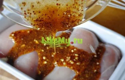A legfinomabb pác grill csirkehús annyira lágy (pác) A legfinomabb pác grill csirke hús olyan puha