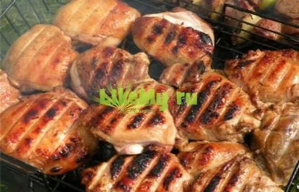 A legfinomabb pác grill csirkehús annyira lágy (shish kebab) A legfinomabb pác grill csirke hús olyan puha