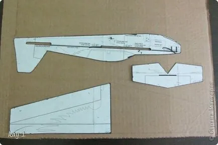 A repülőgép repülő kartonból elrendezés, grafikonok, fotó és videó műhelyek