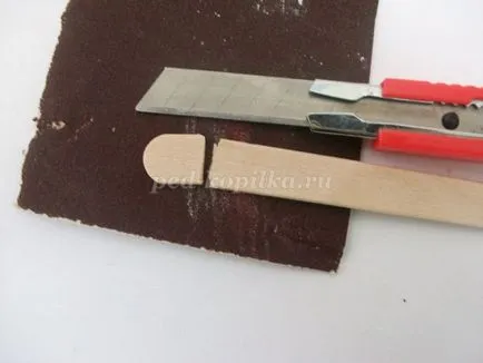 A repülőgép a kezüket a karton