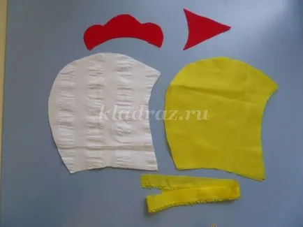 csirke kalap ruhát kezével