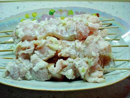 Nyárs csirke - a legfinomabb marinírozott húst kap puha és szaftos csirke nyárs (kebab) Nyárs csirke - a legfinomabb marinírozott húst kap puha és szaftos csirke nyárs