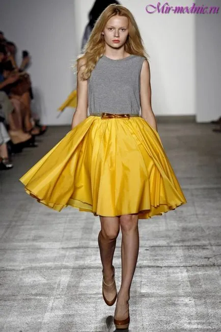 Abból, amit viselni sárga szoknya