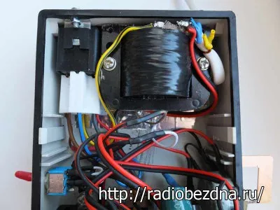 Elhelyezés elektronikus termosztát áramkör saját kezűleg, és részletes leírást az eszköz szerelés,