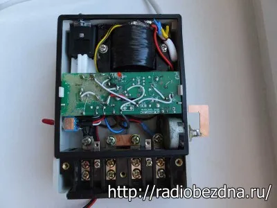 Elhelyezés elektronikus termosztát áramkör saját kezűleg, és részletes leírást az eszköz szerelés,