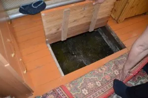 Az építőiparban az alagsorban egy már beépített ház