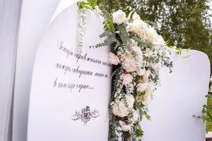 esküvő stílusát esküvő stílusát „love story”