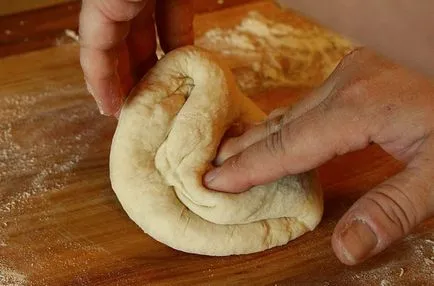 A tésztát a pitét anélkül élesztős tészta nélkül élesztő, sütemények a serpenyőben a kemencében zsemle recept (piték) A tésztát a pitét nélkül kelt tészta élesztő nélkül, sütemény a serpenyőt a sütőbe zsemle recept