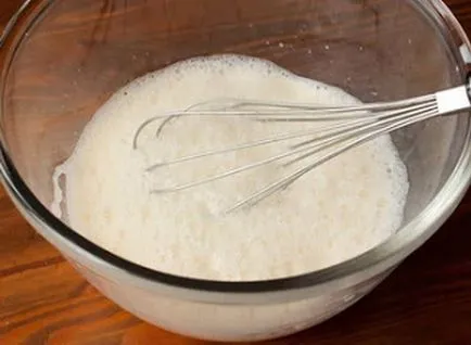A tésztát a pitét anélkül élesztős tészta nélkül élesztő, sütemények a serpenyőben a kemencében zsemle recept (teszt) A tésztát a pitét nélkül kelt tészta élesztő nélkül, sütemény a serpenyőt a sütőbe zsemle recept