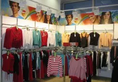 Tisztelettel „- egy ruhaüzlet, katalógus, áttekintésre, címek és üzemóra
