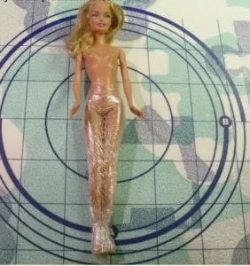 Barbie torta öntött kezével - a legegyszerűbb főzési menü ötlet (Barbie baba torta gitt a kezüket) Barbie torta öntött kezével - a legegyszerűbb főzési, menü ötlet