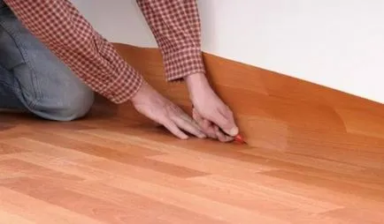 Fektetése linóleum saját kezűleg az utasítás video (stack) Fektetése linóleum kezével használati videó