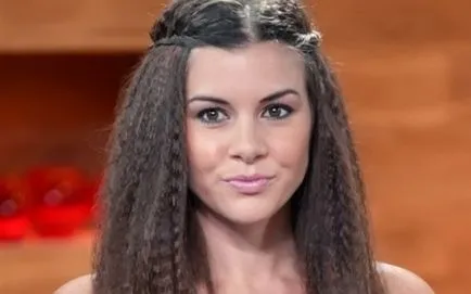 A lány nagy orra van