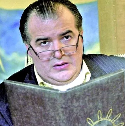 készít
