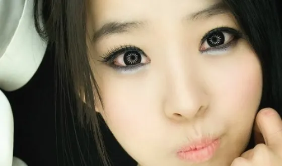 Japán makeup- árnyalatok alkalmazása smink, mint a japán nők (japán összetételnek) Japán makeup- árnyalatok alkalmazása make- fel, mint a japán nők