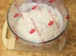 Kovászos kenyeret élesztő nélkül, búzaliszt - egy recept fényképpel (kovászos kenyér) Kovászos kenyeret élesztő nélkül, búzaliszt - a recept egy fotó