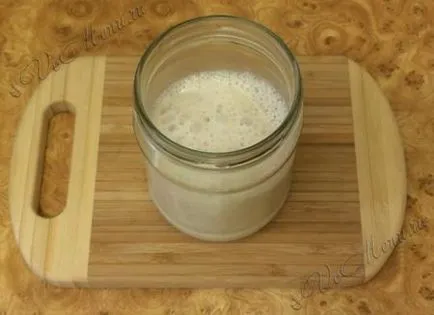 Kovászos kenyeret élesztő nélkül, búzaliszt - egy recept fotó (búza) Kovászos kenyeret élesztő nélkül, búzaliszt - a recept egy fotó