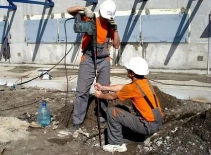 Földelés, egy magánházban, saját kezűleg az áramkör és a telepítés (kéz) Földelés, egy magánházban, a saját kezében van, és az áramköri szerelvényből
