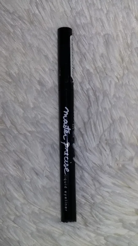 Folyékony szemhéjtus toll a mester pontosan szem (fekete árnyalat) ebből Maybelline - véleménye, fotók, (szem) Folyékony szemhéjtus toll a mester pontosan szem (fekete árnyalat) ebből Maybelline -, fényképek és