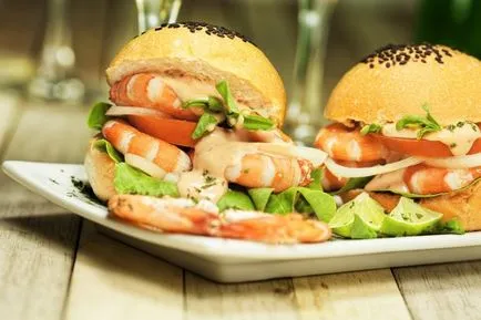 10 és 10 Receptek titkok lenyűgöző hamburgert (gerezd fokhagyma táblázat) 10 receptet, és 10 Secrets bámulatos hamburgerek